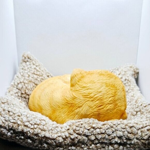 Q-Max 10"x10" Inch Orange Tabby Cat Sleeping on Pillow Bed Figurine - Picture 5 of 9